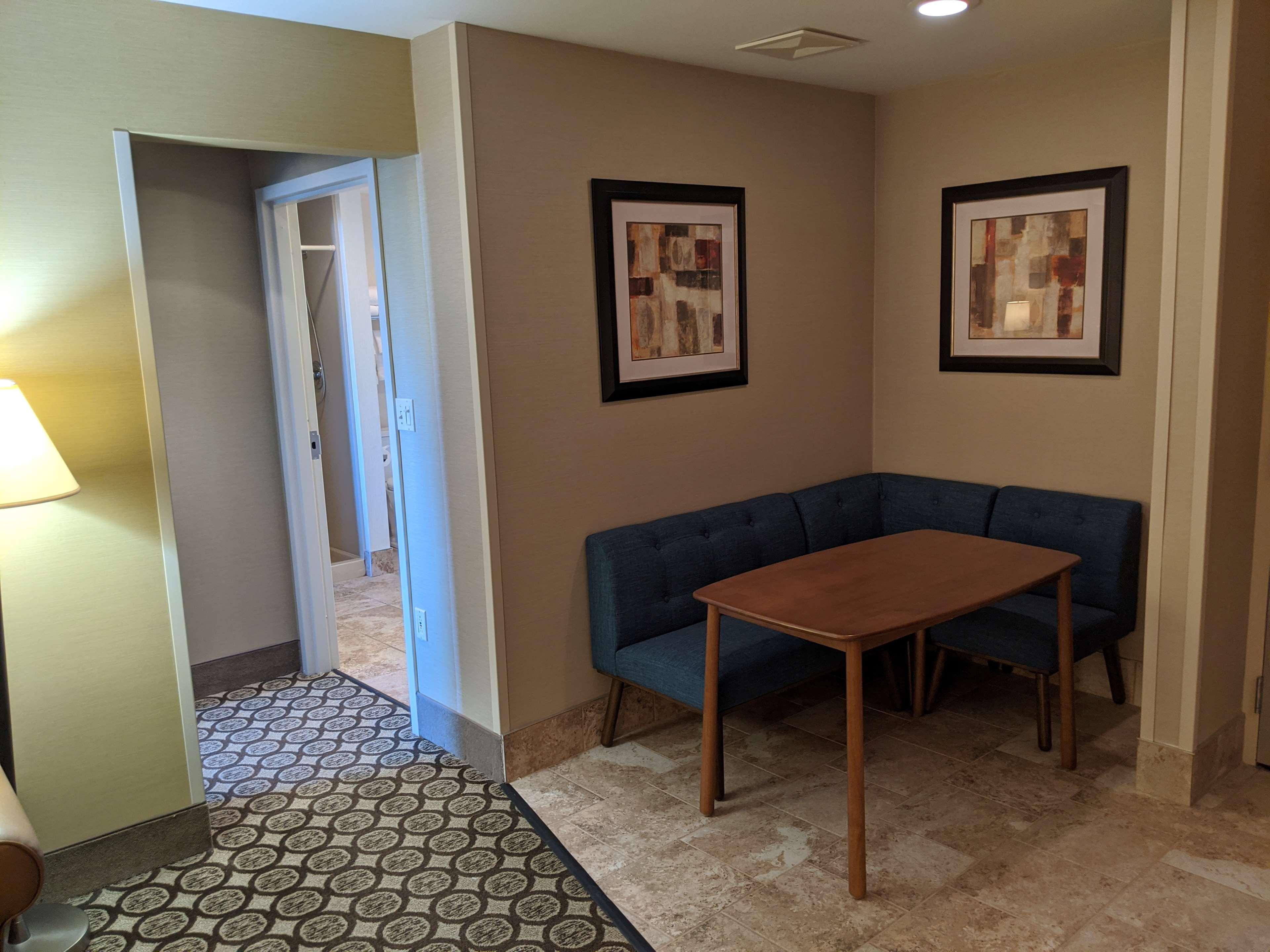 Best Western Plus Inntowner Madison Esterno foto