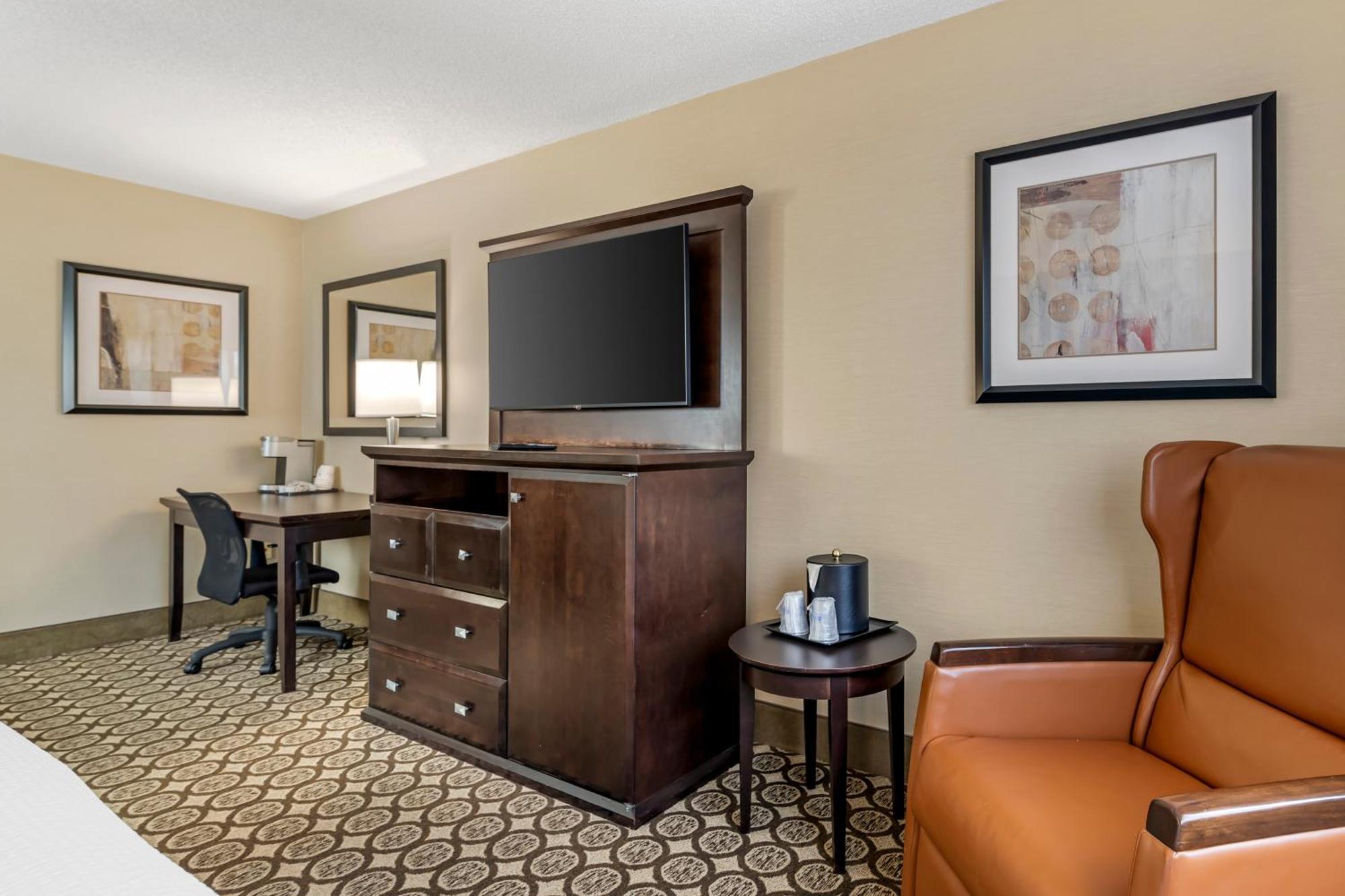 Best Western Plus Inntowner Madison Esterno foto