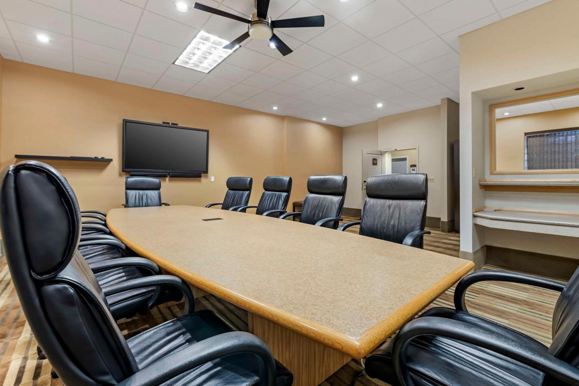 Best Western Plus Inntowner Madison Esterno foto