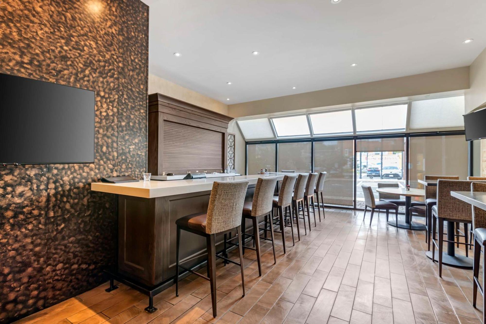 Best Western Plus Inntowner Madison Esterno foto