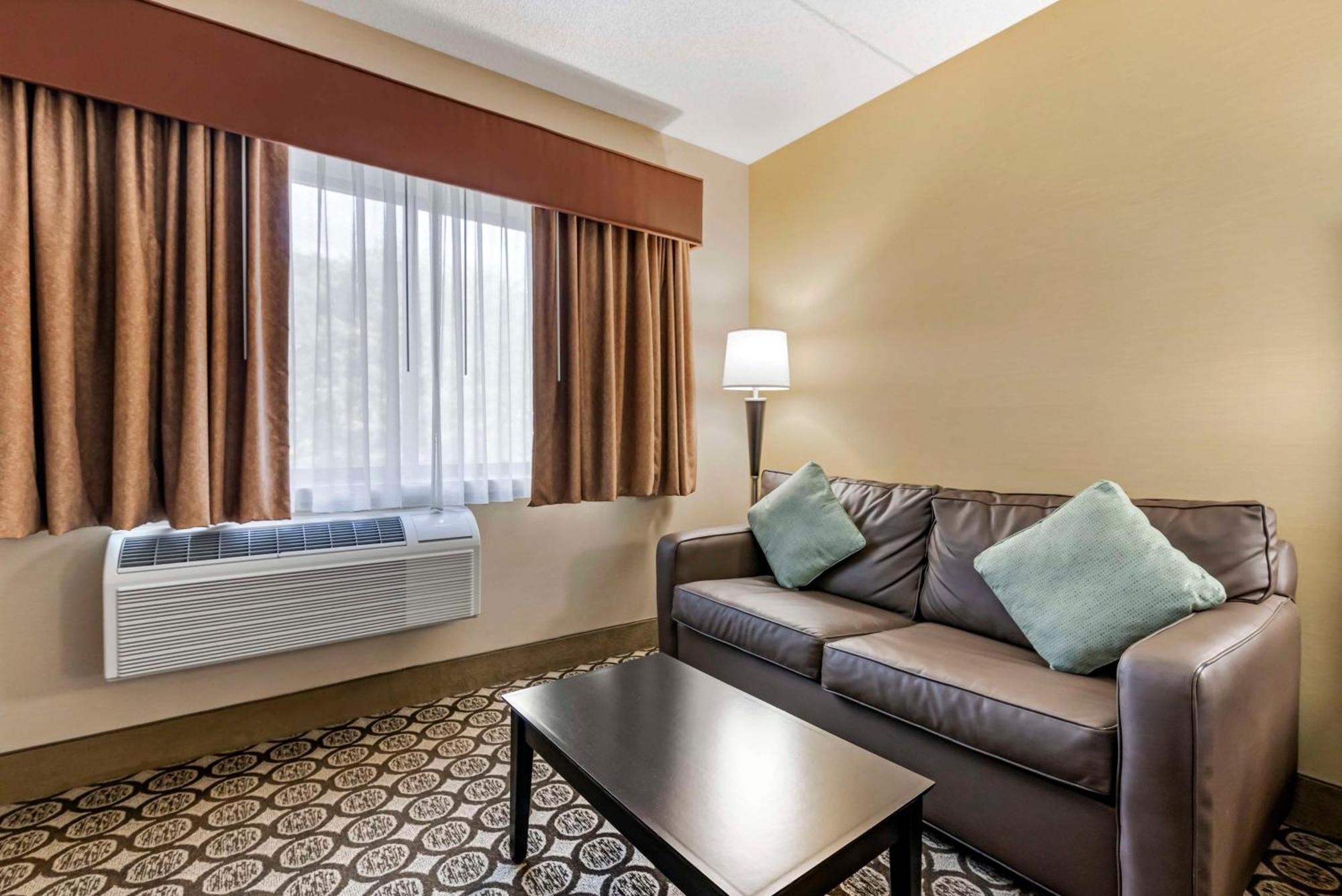 Best Western Plus Inntowner Madison Esterno foto