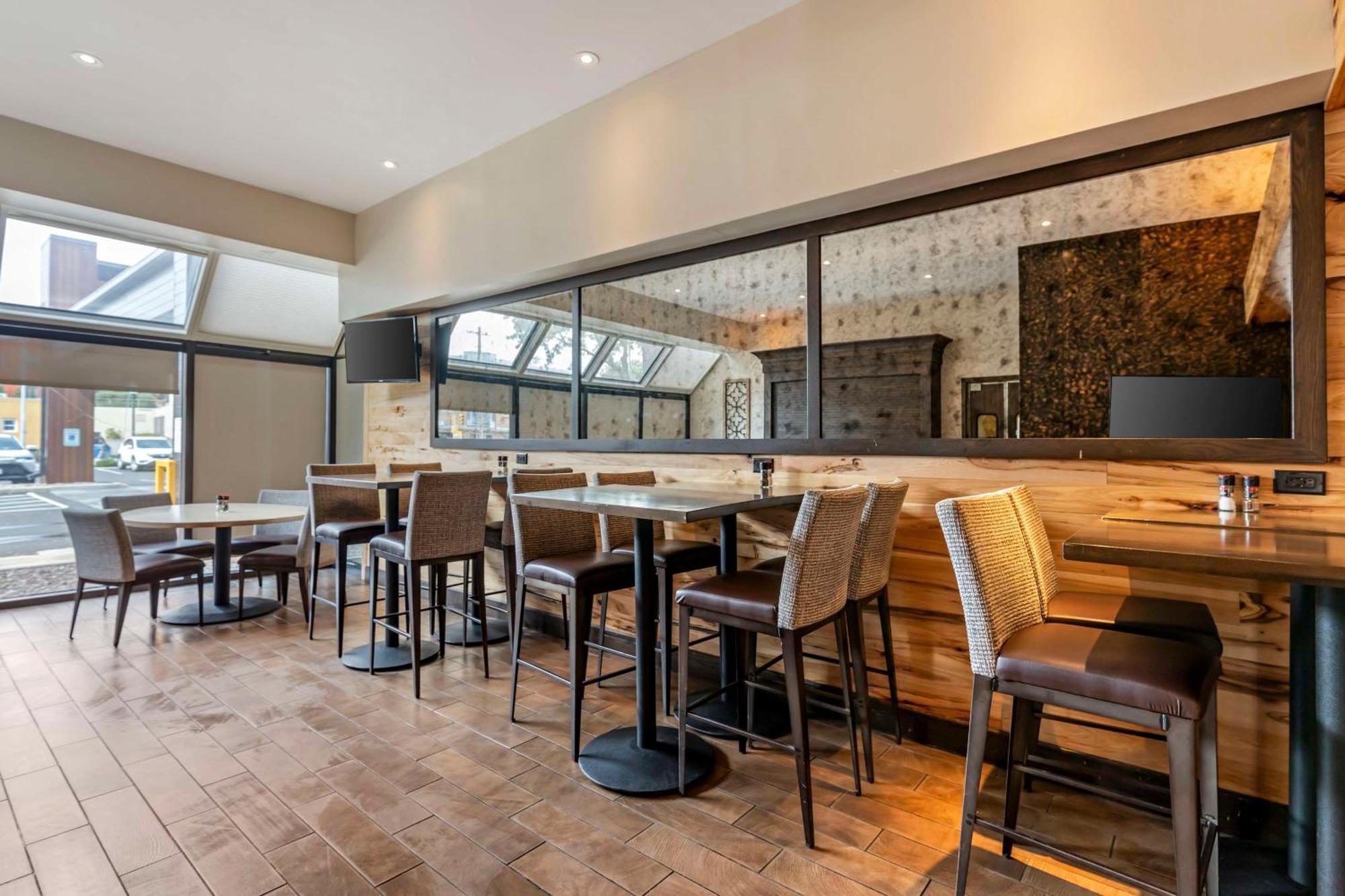 Best Western Plus Inntowner Madison Esterno foto